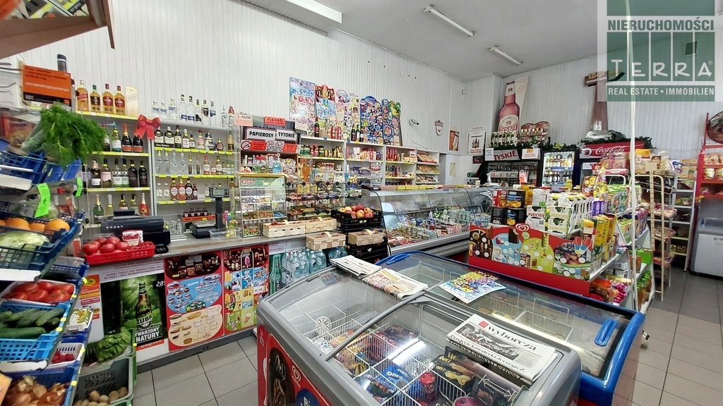 Lokal usługowy na parterze, os. Zacisze. (5)