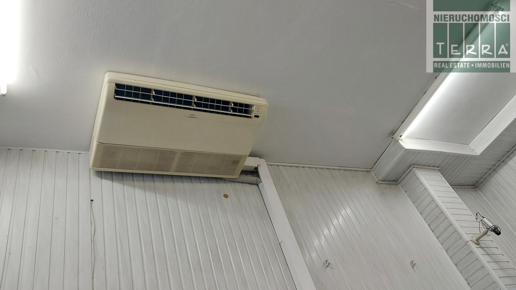 Lokal usługowy na parterze, os. Zacisze. (7)