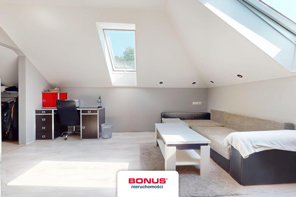 Nowoczesny, wolnostojący dom w otoczeniu lasu (20)