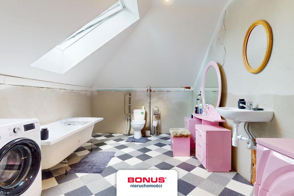 Nowoczesny, wolnostojący dom w otoczeniu lasu (28)