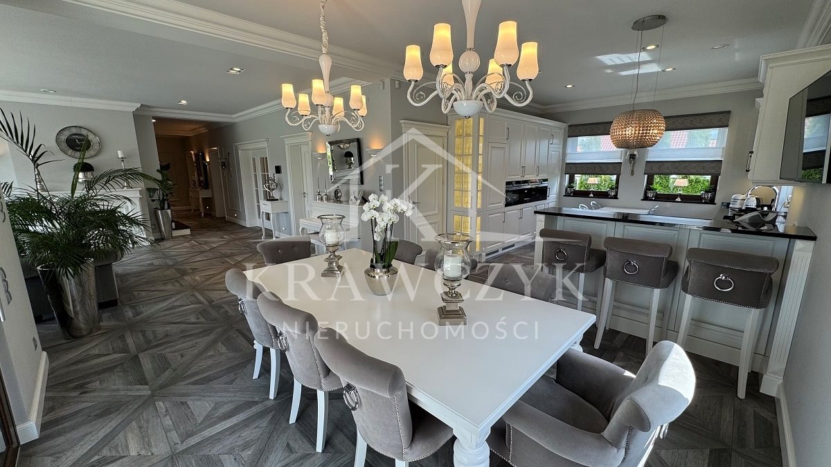 Stylowy dom z basenem i wyjątkowym ogrodem (10)