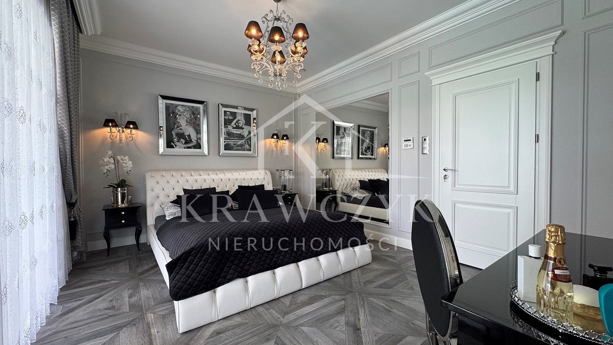 Stylowy dom z basenem i wyjątkowym ogrodem (14)