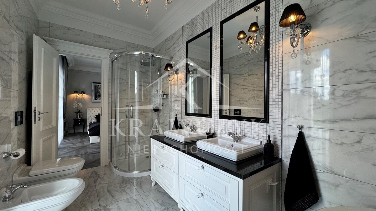 Stylowy dom z basenem i wyjątkowym ogrodem (16)