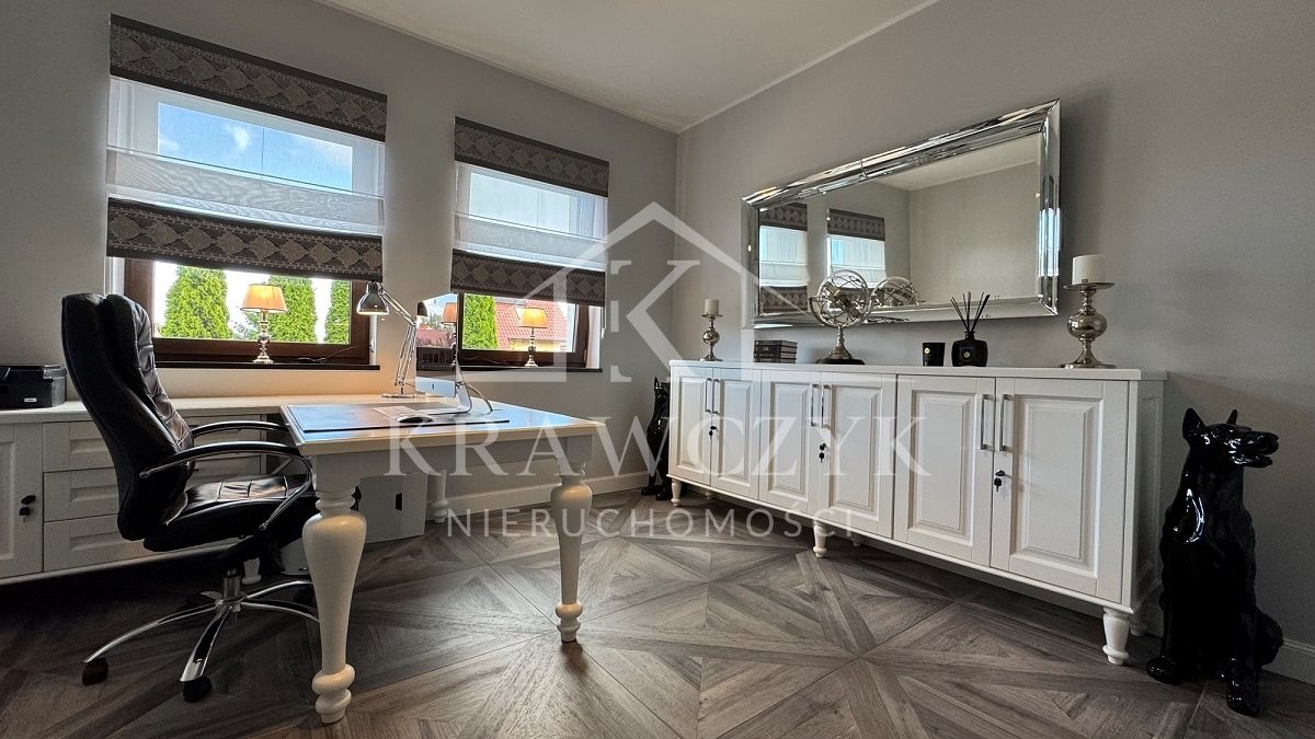 Stylowy dom z basenem i wyjątkowym ogrodem (18)