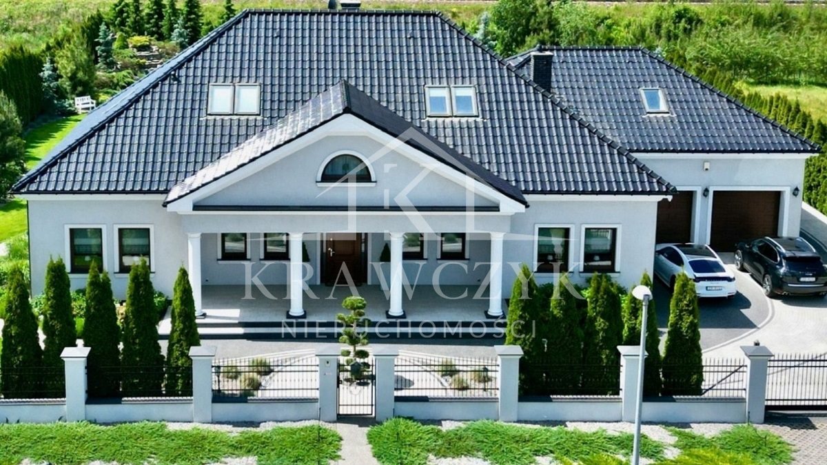 Stylowy dom z basenem i wyjątkowym ogrodem (2)