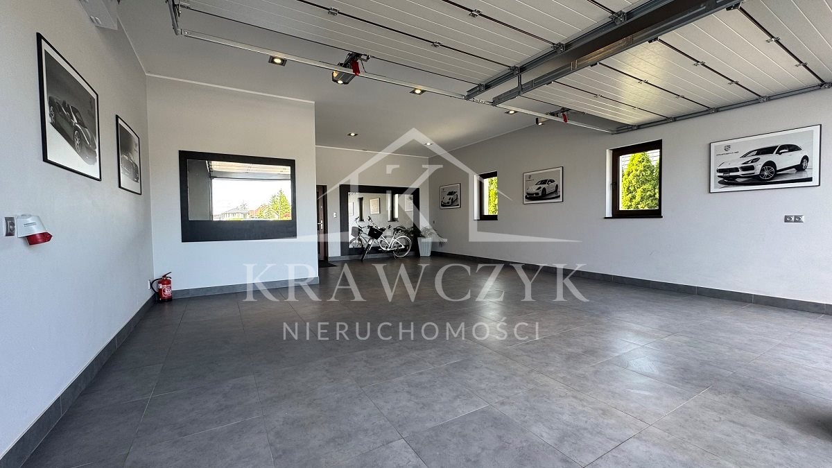 Stylowy dom z basenem i wyjątkowym ogrodem (20)