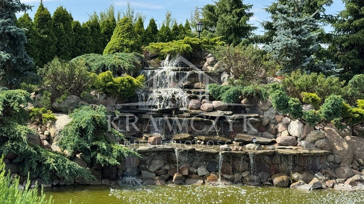 Stylowy dom z basenem i wyjątkowym ogrodem (7)