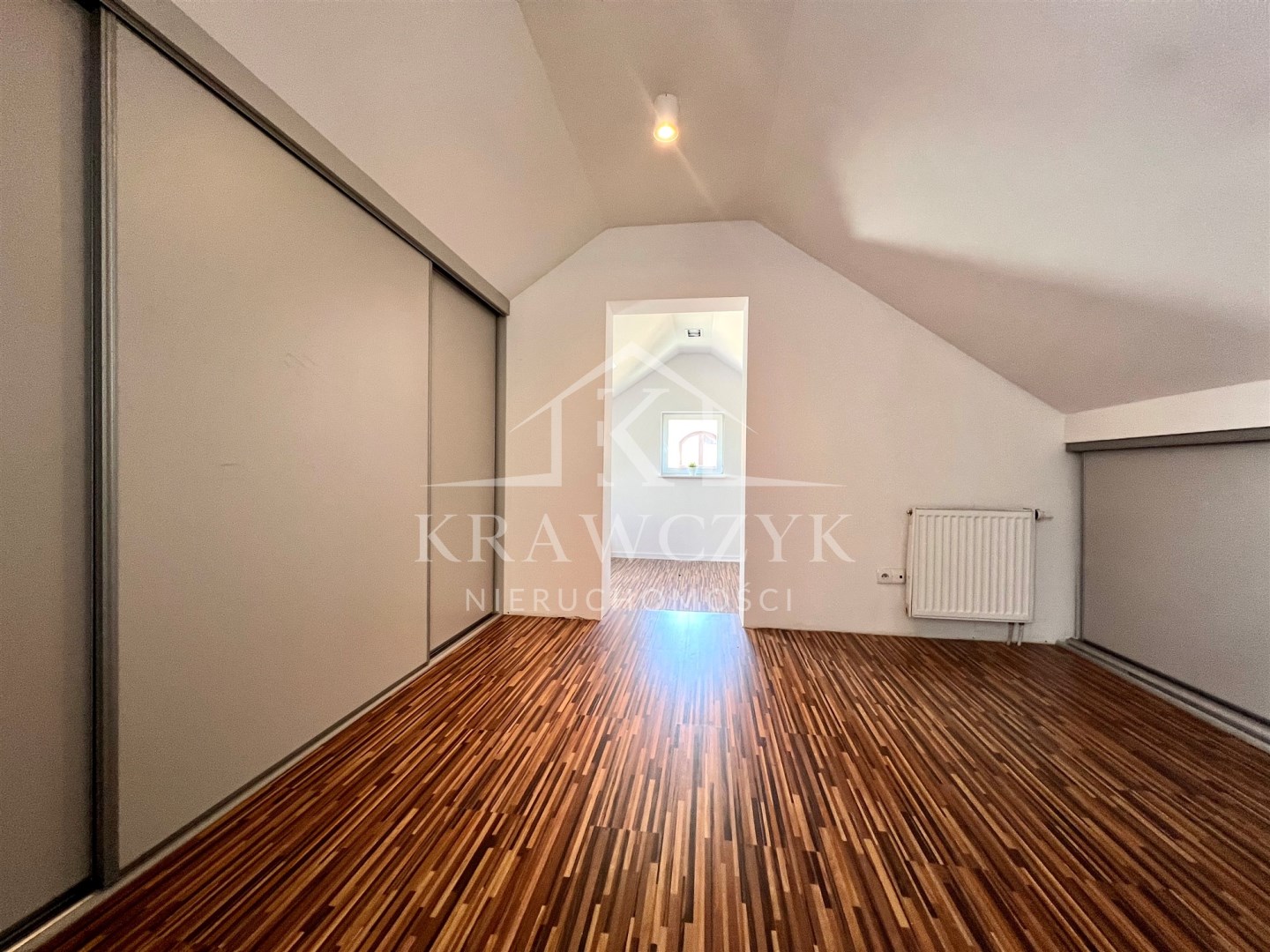 DOM 5pok. 200m2, DZIAŁKA 1030m2 - UMEBLOWANY (11)