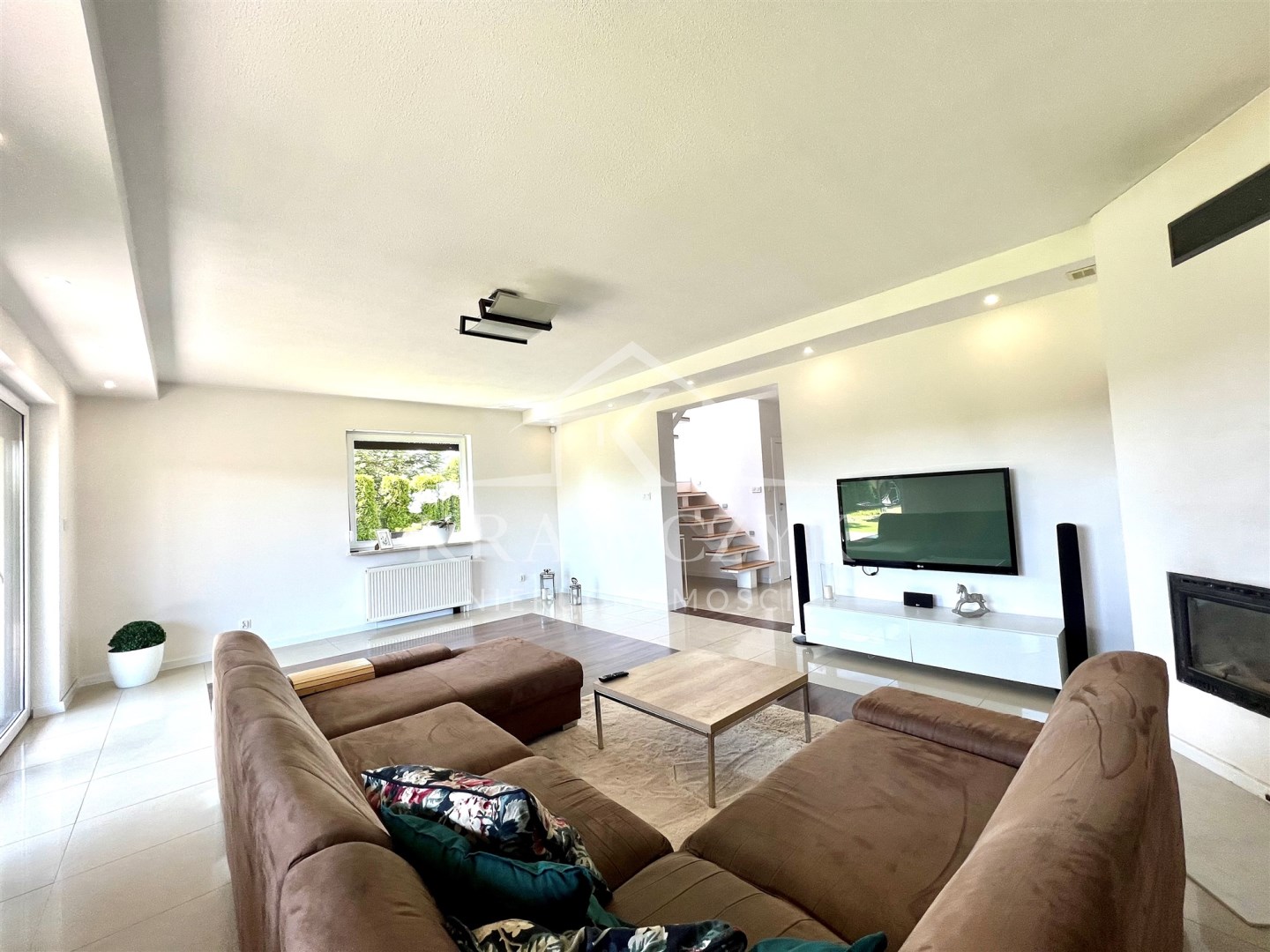 DOM 5pok. 200m2, DZIAŁKA 1030m2 - UMEBLOWANY (2)