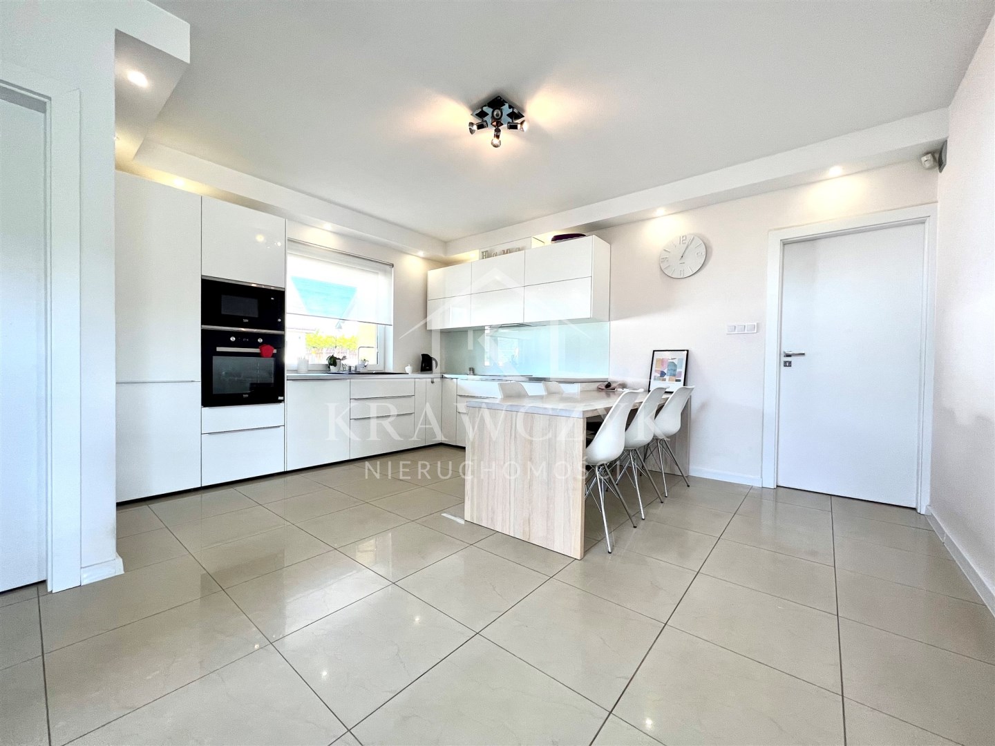 DOM 5pok. 200m2, DZIAŁKA 1030m2 - UMEBLOWANY (4)