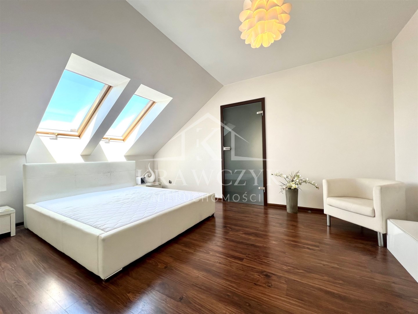 DOM 5pok. 200m2, DZIAŁKA 1030m2 - UMEBLOWANY (5)