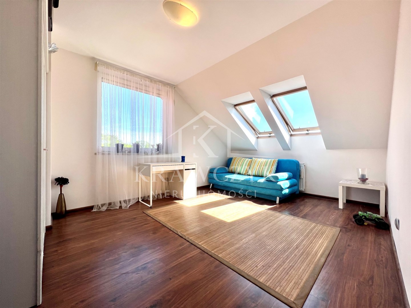 DOM 5pok. 200m2, DZIAŁKA 1030m2 - UMEBLOWANY (7)