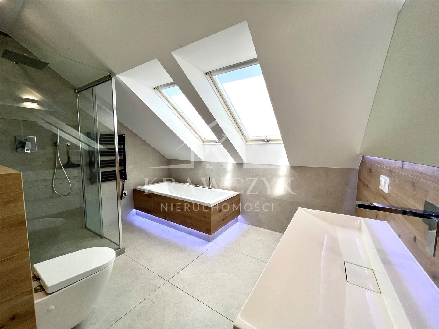 DOM 5pok. 200m2, DZIAŁKA 1030m2 - UMEBLOWANY (8)