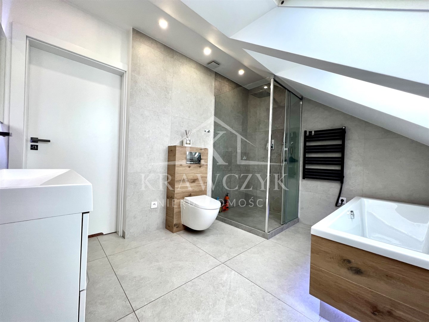 DOM 5pok. 200m2, DZIAŁKA 1030m2 - UMEBLOWANY (9)