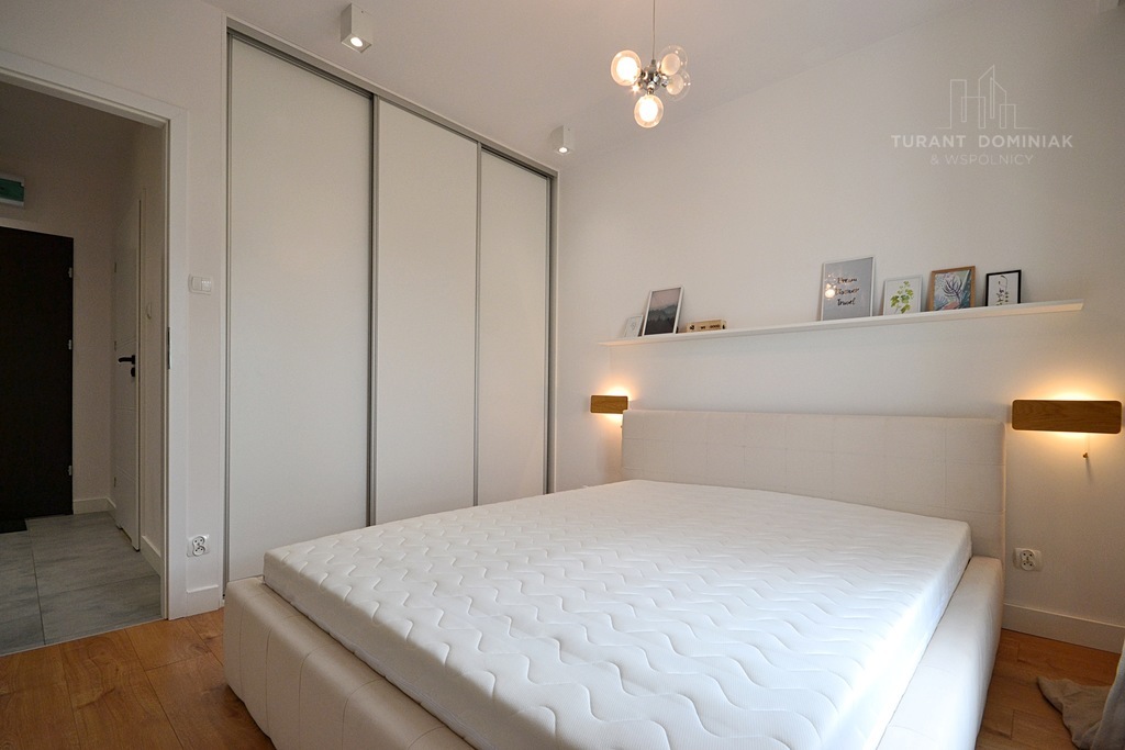 Stylowe mieszkanie z garażem i komórką (11)