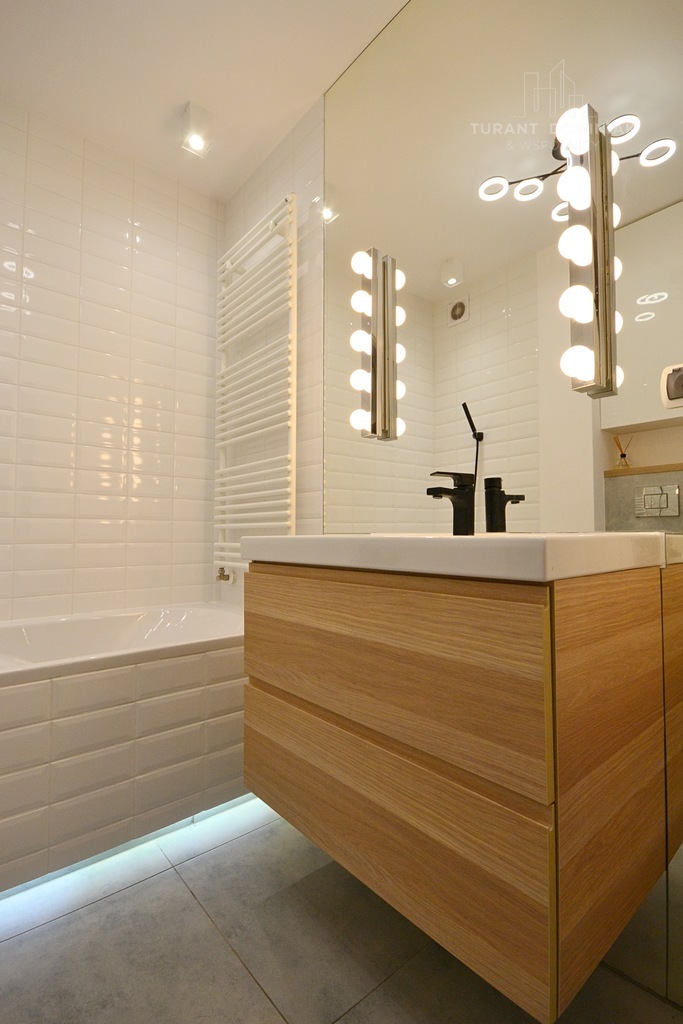 Stylowe mieszkanie z garażem i komórką (8)