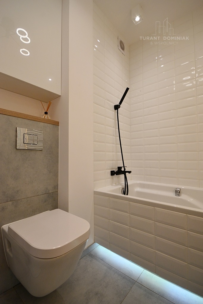 Stylowe mieszkanie z garażem i komórką (9)