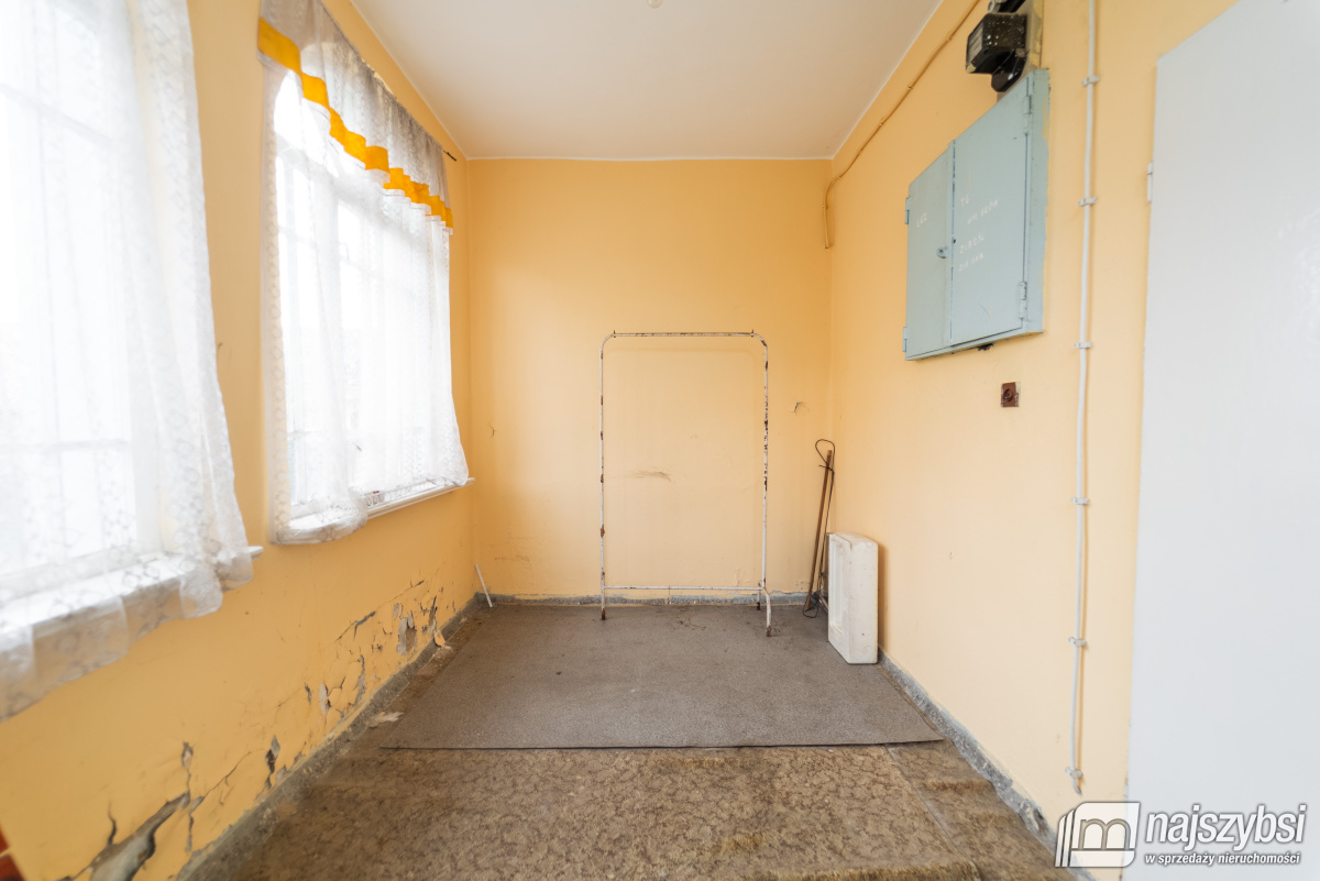 Nowogard - budynek biurowo-magazynowo-mieszkalny + (11)