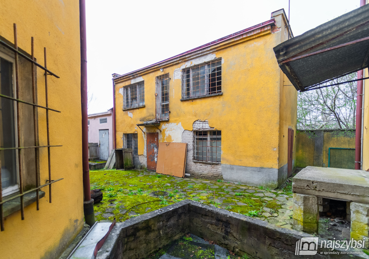 Nowogard - budynek biurowo-magazynowo-mieszkalny + (2)