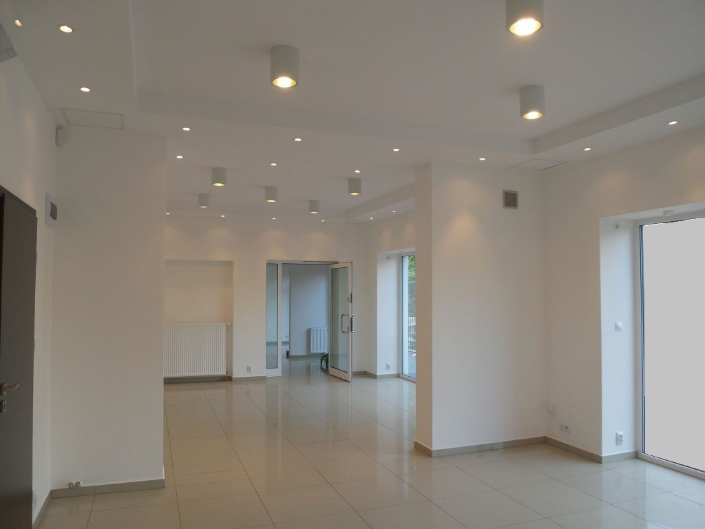 Lokal  biurowo-usługowy z miejscami parkingowymi! (2)