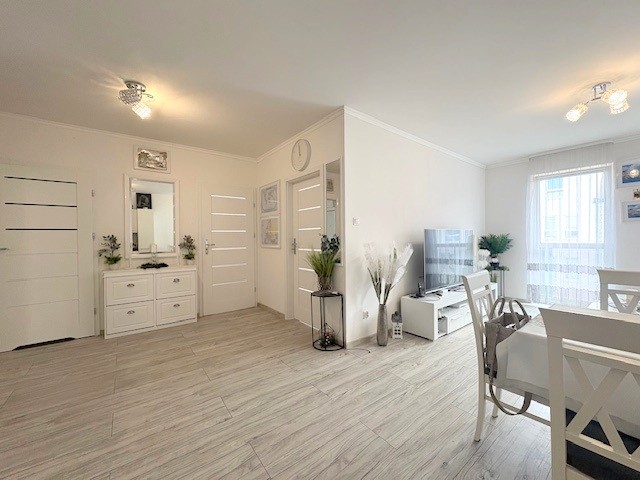 3 POKOJE,  I PIĘTRO, BALKON,  WINDA (12)