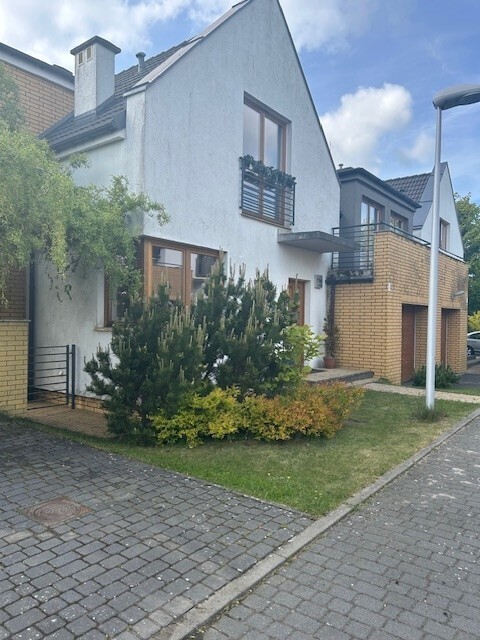 komfortowy dom na zamkniętym osiedlu-przy lesie (2)