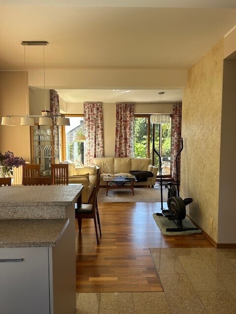 komfortowy dom na zamkniętym osiedlu-przy lesie (3)