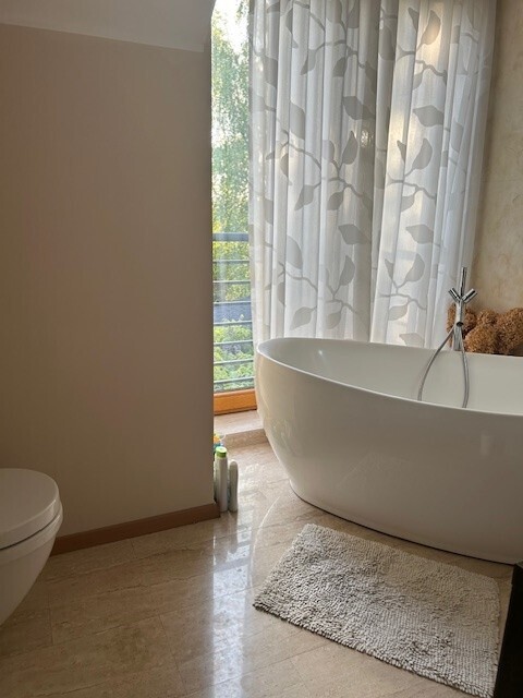 komfortowy dom na zamkniętym osiedlu-przy lesie (25)