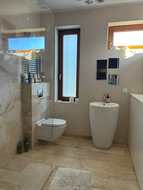 komfortowy dom na zamkniętym osiedlu-przy lesie (27)