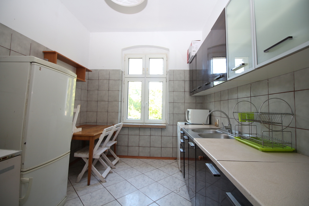 Przestronne mieszkanie pracownicze 5 pokoi centrum (2)