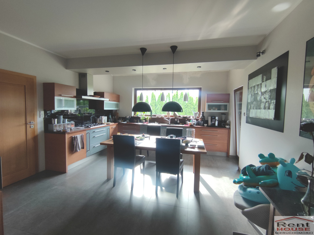 Dom wolnostojący, garaż, cicha uliczka (8)