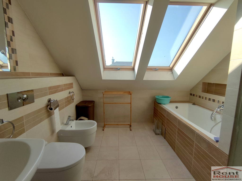 Dom wolnostojący, garaż, cicha uliczka (19)