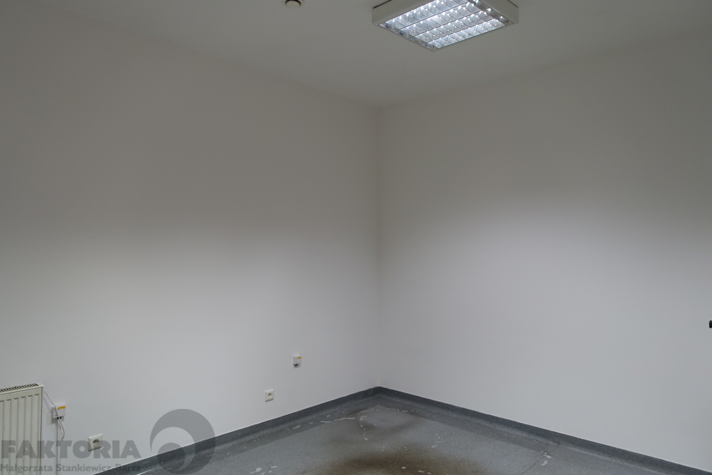 Hala 2278 m2 + biura 414 m2 (7)