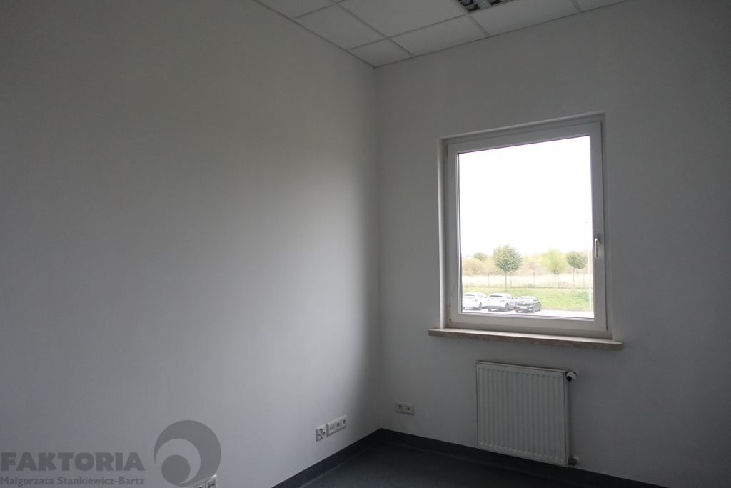 Hala 2278 m2 + biura 414 m2 (16)