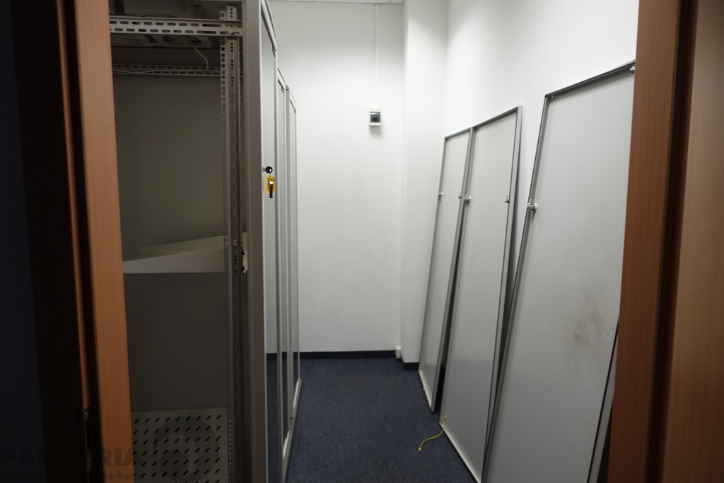 Hala 2278 m2 + biura 414 m2 (18)