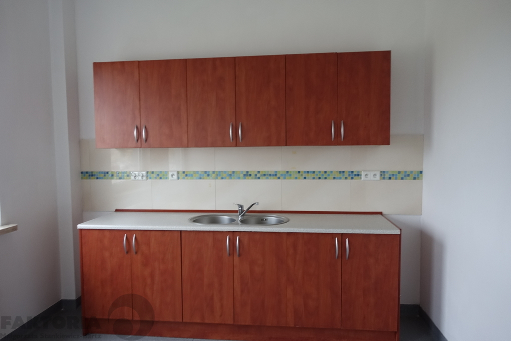 Hala 2278 m2 + biura 414 m2 (20)