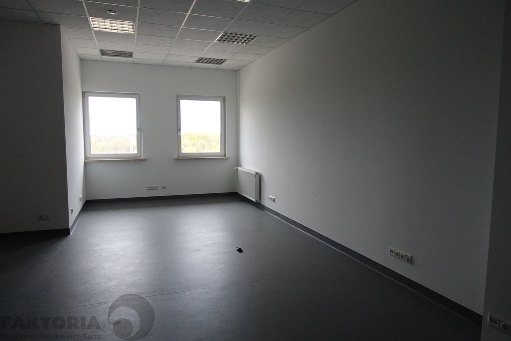 Hala 2278 m2 + biura 414 m2 (21)