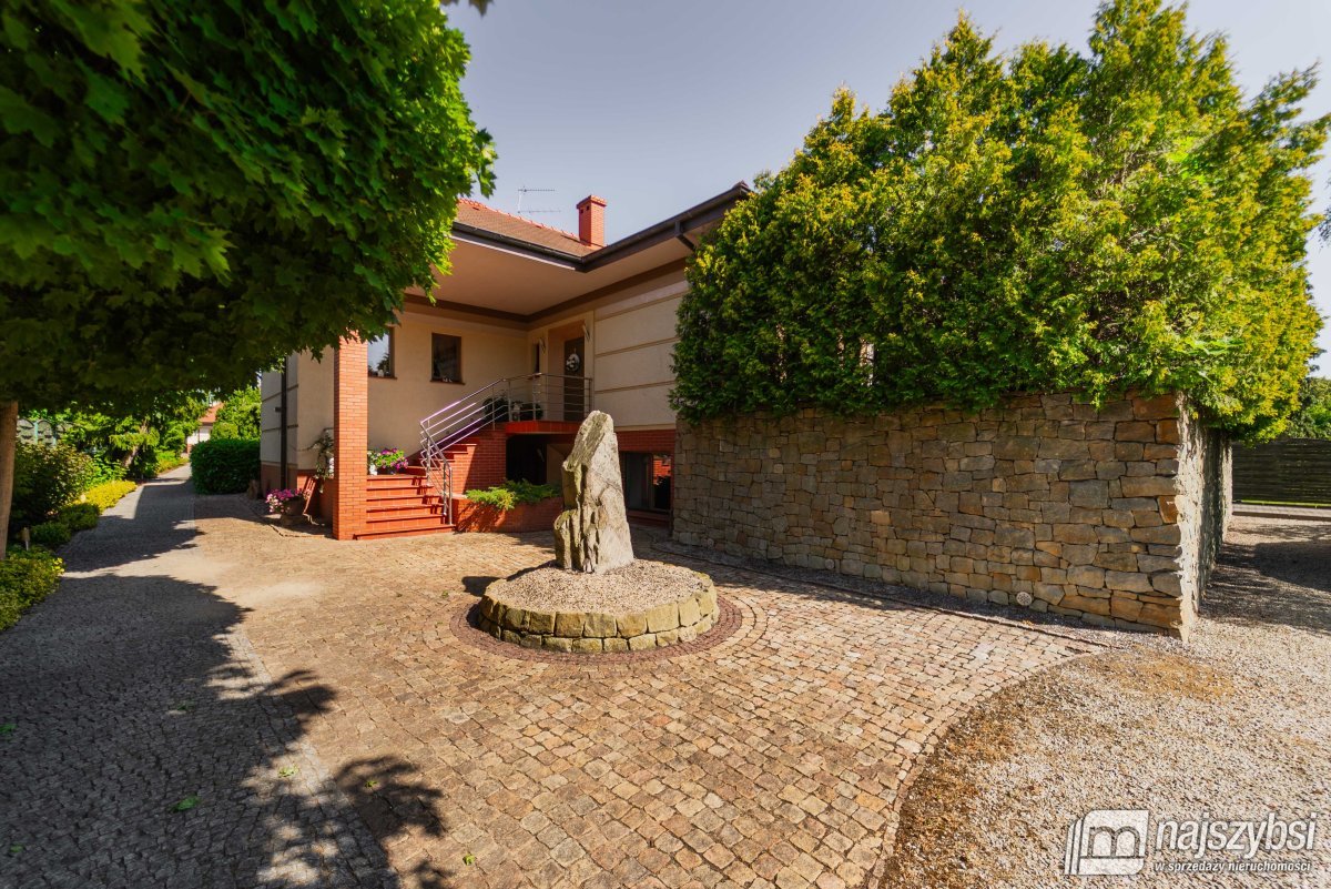 Goleniów- stylowa rezydencja z potencjałem inwesty (35)