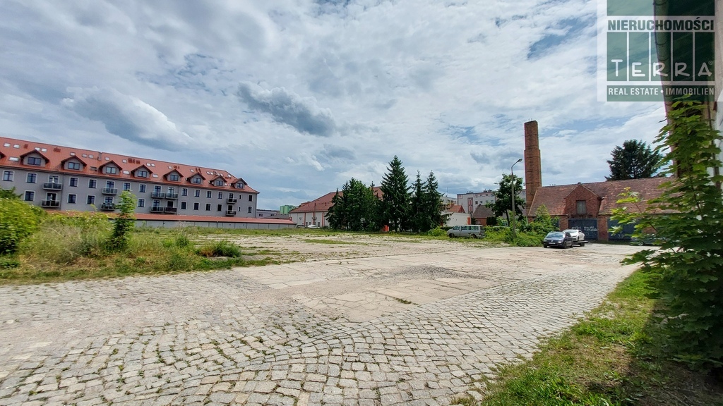 Działka komercyjna z zabudowaniami w centrum! (2)