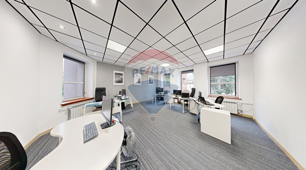 Lokal biurowy 142,48 m2 z dużym potencjałem! (1)