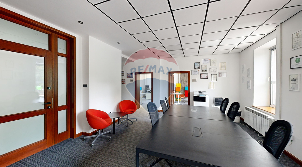Lokal biurowy 142,48 m2 z dużym potencjałem! (2)
