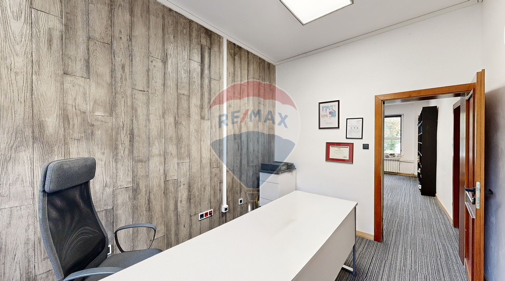 Lokal biurowy 142,48 m2 z dużym potencjałem! (16)