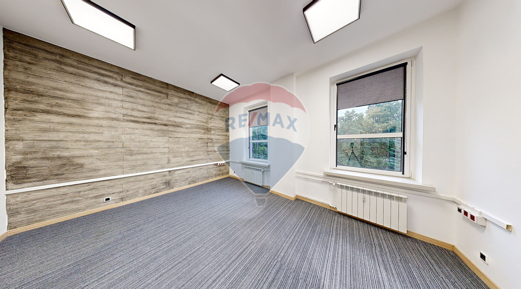 Lokal biurowy 38,18 m2 z potencjałem! (2)