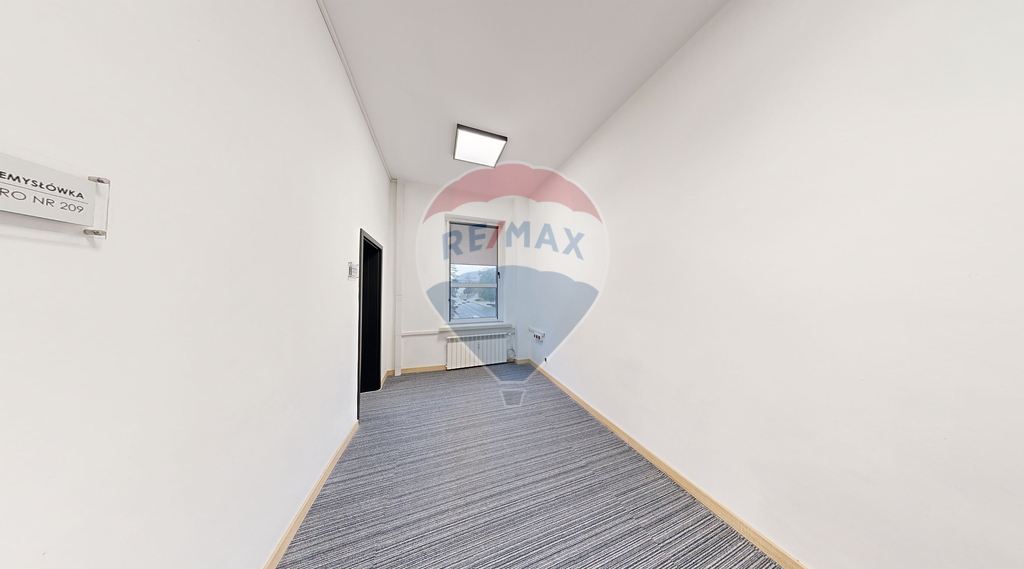 Lokal biurowy 48,80 m2 z dużym potencjałem! (2)