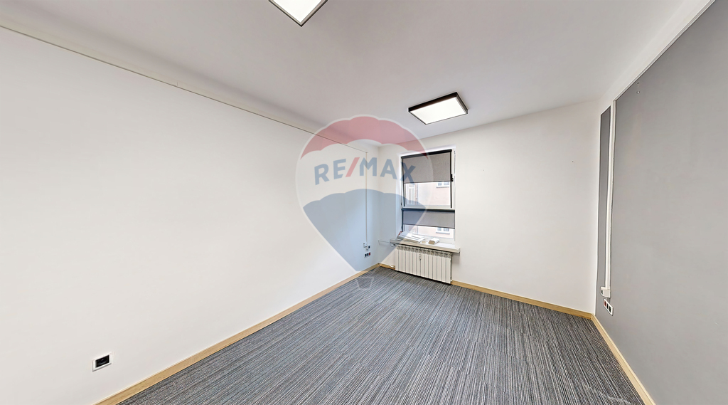 Lokal biurowy 14,38 m2 na II piętrze biurowca! (1)