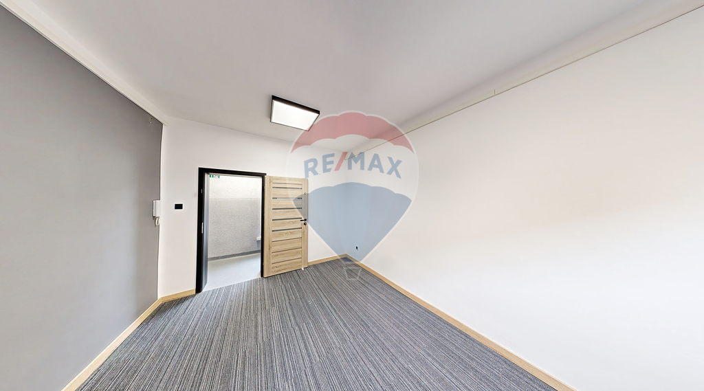 Lokal biurowy 14,38 m2 na II piętrze biurowca! (2)