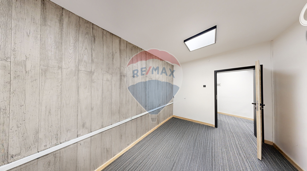 Lokal biurowy 32,08 m2 na III piętrze biurowca! (4)