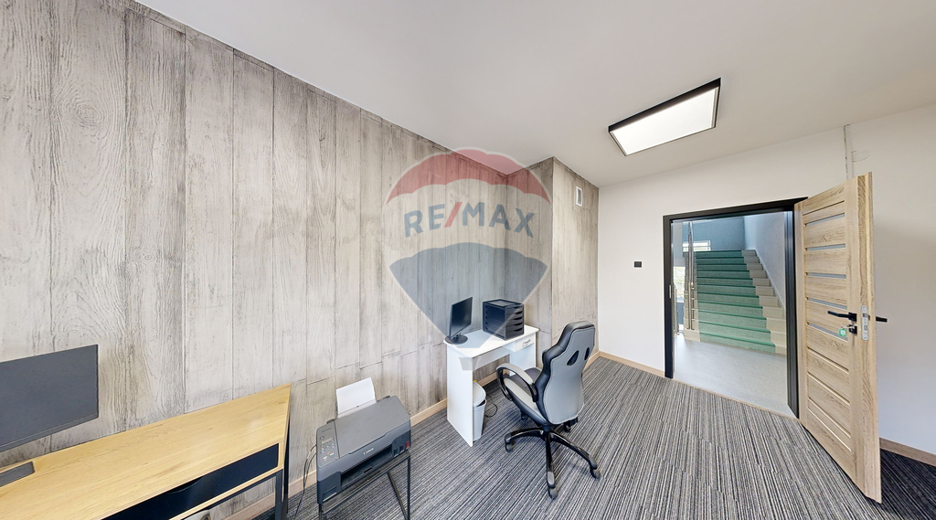Lokal biurowy 13,89 m2 na III piętrze biurowca! (2)
