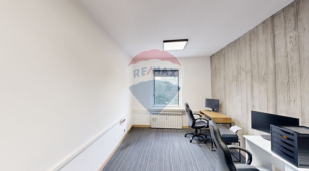 Lokal biurowy 13,89 m2 na III piętrze biurowca! (3)