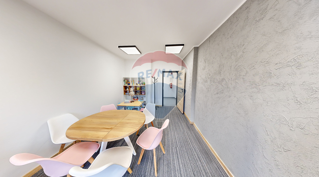 Lokal biurowy 16,17 m2 na III piętrze biurowca! (3)